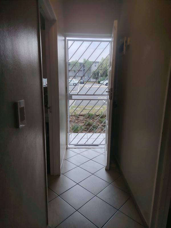 To Let 2 Bedroom Property for Rent in Buhrein Western Cape